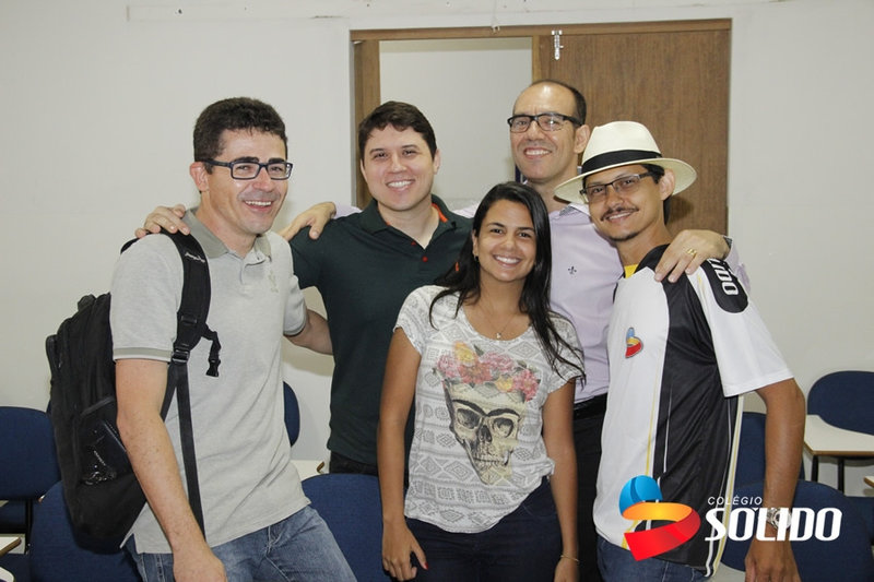 Aula da Travessia do Ensino Fundamental para o Médio, com os professores Aldemyr, João Rafael, Marina, Luiz Silvério, Márcio Moraes.